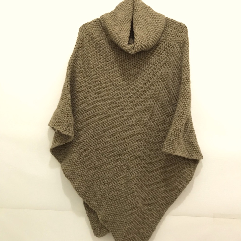 Cocogio Poncho /Sweater